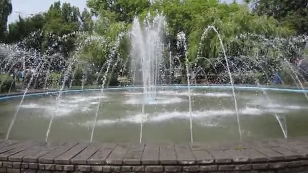 Summer fountain in Nizhny Novgorod Russia — Stock Video