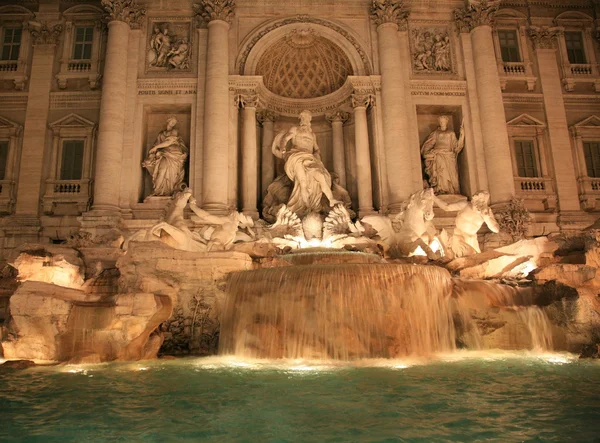 Natten Visa fontän di trevi i Rom Italien — Stockfoto