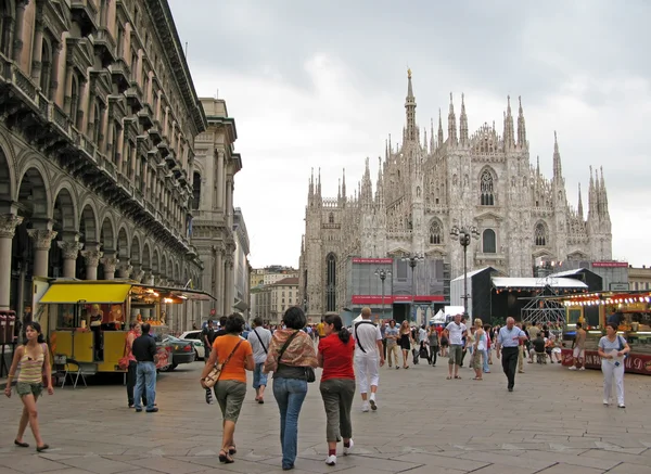 Milano katedralen duomo och vittorio emanuele ii galleri på piazza — Stockfoto