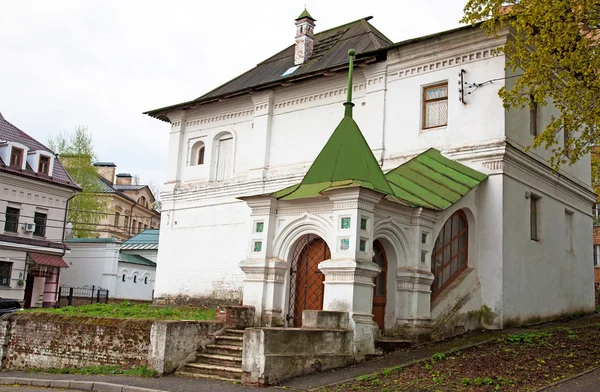 Våren Visa peter's house, den äldsta bostadshus i nizh — Stockfoto