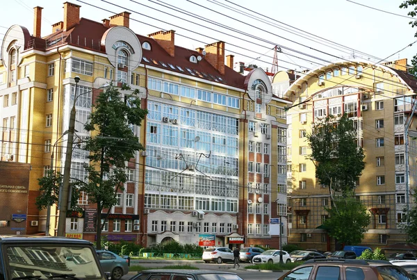 Novas casas modernas na rua Belinsky — Fotografia de Stock