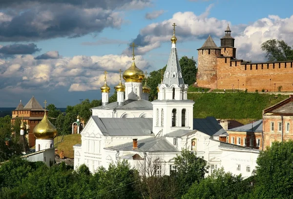 Kerk en kremlin Nizjni novgorod — Stockfoto