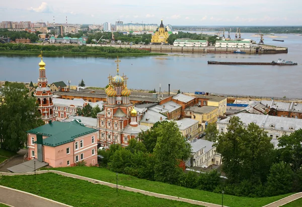 Июльский вид на красочный Нижний Новгород — стоковое фото