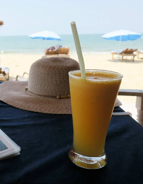 Mango Smoothie Glass Goblet Straw Cavelossim Beach South Goa India — Stock Photo, Image
