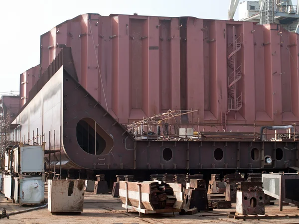 Schiffsbau in Werft — Stockfoto