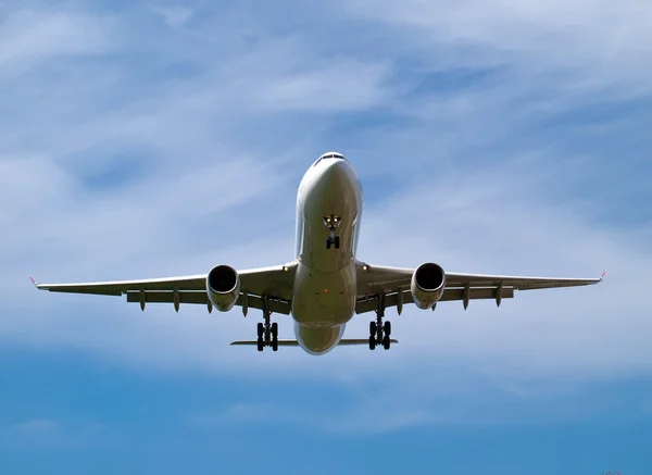 Airplane landing — Stock Photo, Image