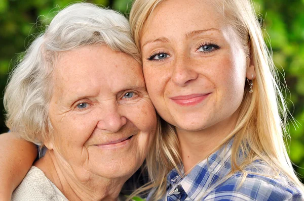 Abuela y nieta . —  Fotos de Stock