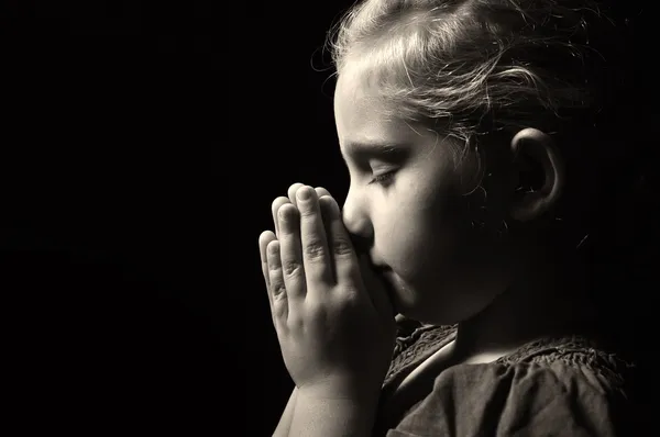 Προσεύχεται παιδί. Royalty Free Φωτογραφίες Αρχείου