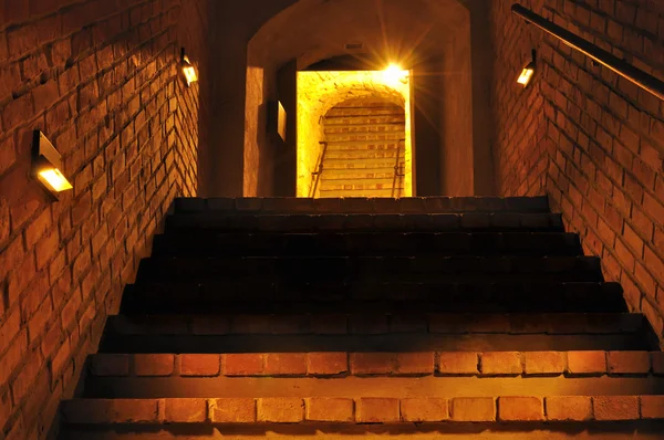 Um velho túnel de pedra. Rota subterrânea sob Lublin, Polônia . — Fotografia de Stock