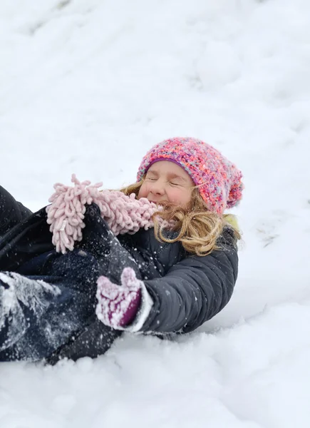 Young girl in a winter scene. — Stock Photo, Image