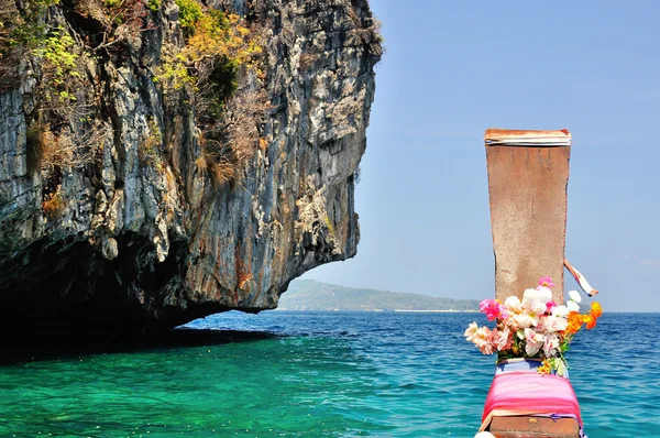 Lond boot in thailand, kho phi phi in de buurt van phuket. — Stockfoto