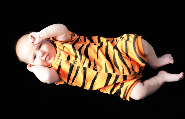 Baby som tiger. — Stockfoto