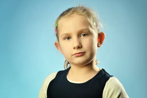 Portret van een klein meisje — Stockfoto