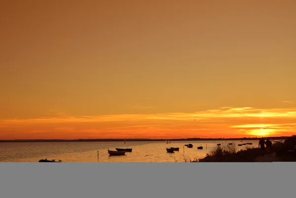 Pôr do sol sobre o mar. — Fotografia de Stock