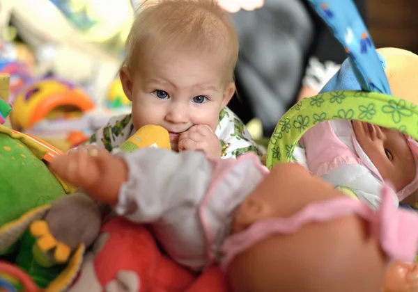 Bebê com brinquedos . — Fotografia de Stock