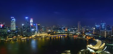 Singapur 'da gece vakti.