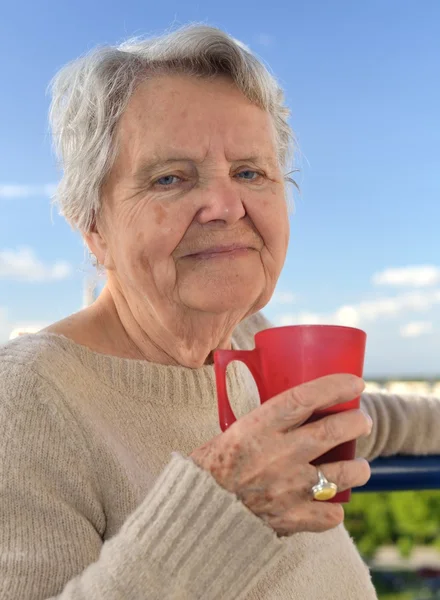 Senior woman drinking tea — Stock Photo, Image