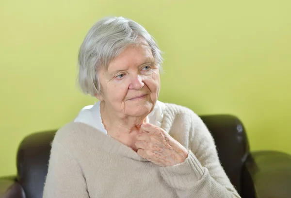 Senior orolig kvinna — Stockfoto