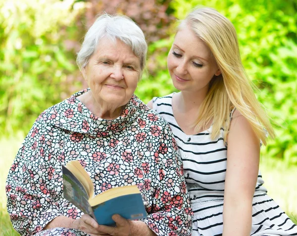 Grandmother and granddaughter. Happy family. — Stock Photo, Image