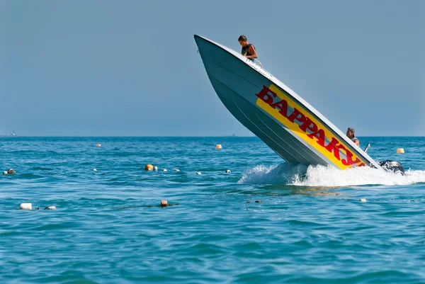 Båten i havet — Stockfoto