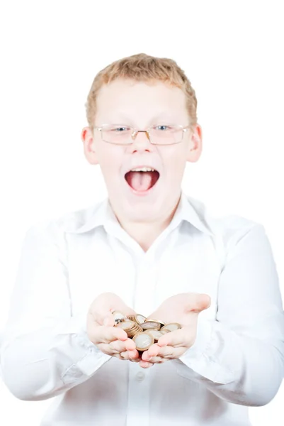 Um adolescente segurando um punhado de moedas — Fotografia de Stock