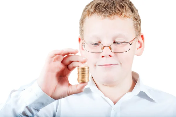 Boy holds a stack of coins — Zdjęcie stockowe