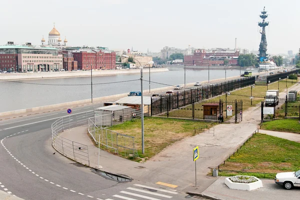 Moscow. Embankment of Moscow - river — Stock Photo, Image