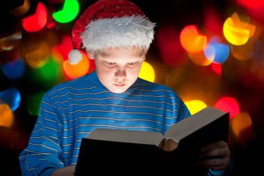 Çocuk iyi bir kitap okuma