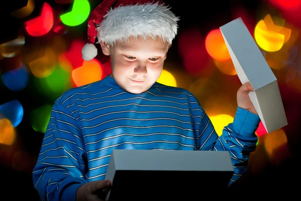 A child opens a box with a gift — Stock Photo, Image
