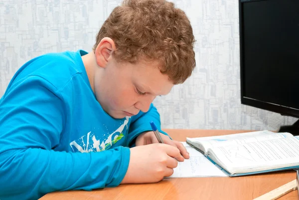 Child doing homework — Stock Photo, Image