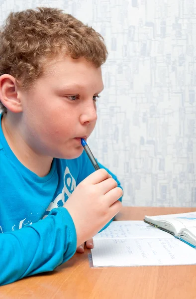 Child doing homework — Stock Photo, Image