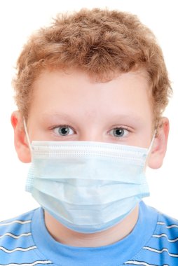 termometre içinde el ile koruyucu maske içinde bir oğlan