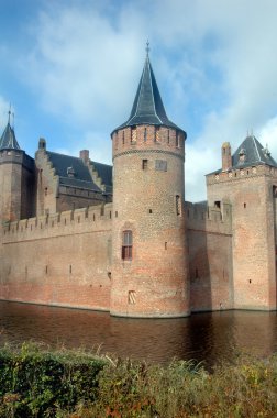 Castle and moat clipart