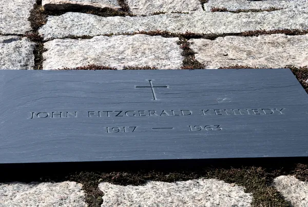John f kennedy mezar taşı