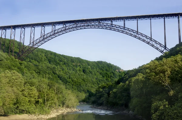 Nouveau pont des gorges de la rivière — Photo