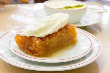 Türk tatlı ekmek patlıcan ile sutlac