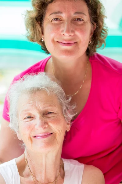 Mutter und Tochter zusammen — Stockfoto