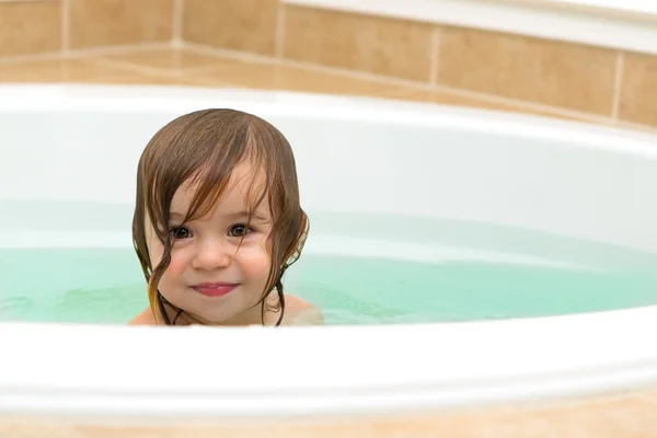 Lindo niño dando mirada satisfecha — Foto de Stock