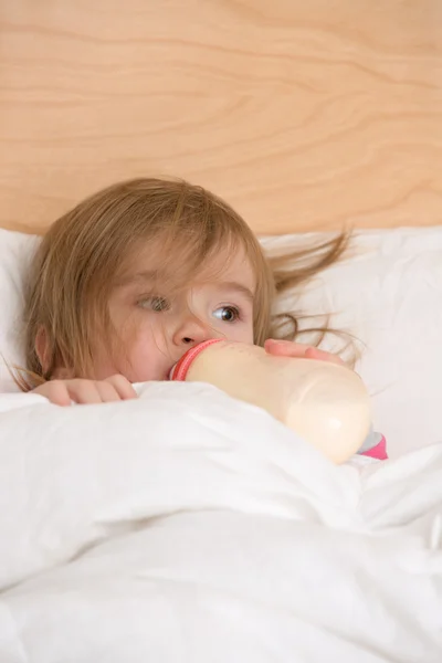 Leite antes de ir dormir — Fotografia de Stock