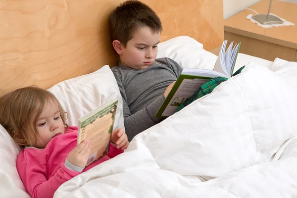Empezar temprano para obtener hábitos de lectura — Foto de Stock