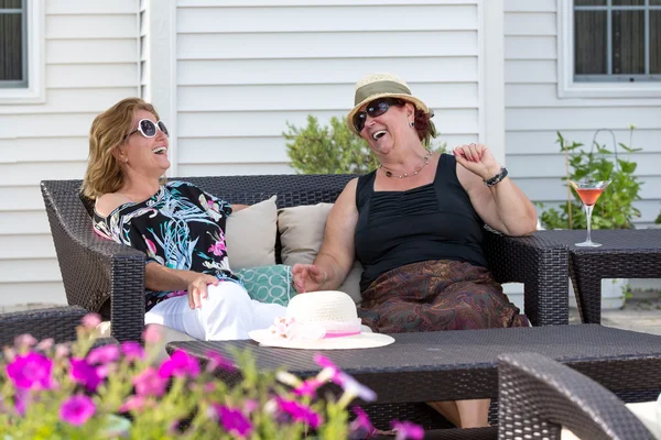 Outdoor Living Conversations — Stock Photo, Image