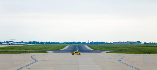 Landebahn am Flughafen — Stockfoto