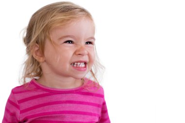 güzel, dişlek, gülümseyen bir toddler portresi