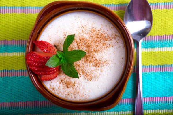 Sutlac estilo turco Pudim de arroz — Fotografia de Stock