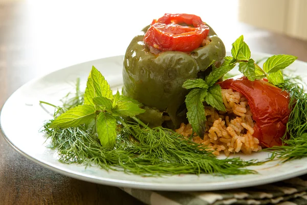 Peperoncino ripieno e pomodori Dolmas — Foto Stock