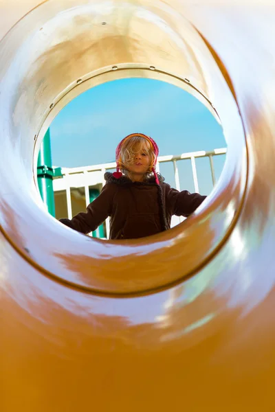 Zonnige dag aan de andere kant van de buis dia. — Stockfoto