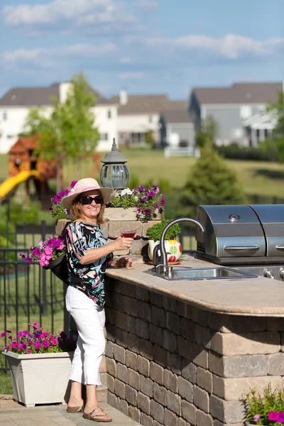 Mature Blonde Woman Having Martini Outdoors — Stock Photo, Image