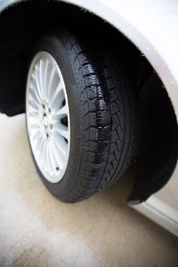 otomobil lastiği