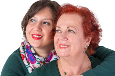 birbirlerine yakın kıdemli anne ve orta yaş kızı