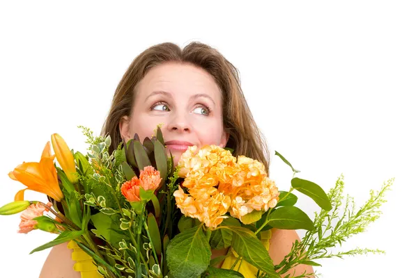 Donna sinceramente felice dietro il mazzo di fiori Guardando in alto ed E — Foto Stock